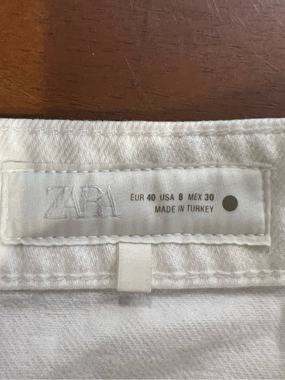 Zara women’s white cotton barrel leg denim
Jeans size 8 - Picture 7 of 9